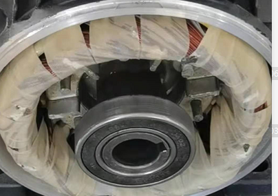 Moteur 7KW &agrave; arbre creux avec pompe AR Interpump pour machines de nettoyage commerciales 3