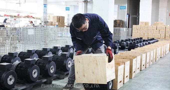 Moteur 7KW &agrave; arbre creux avec pompe AR Interpump pour machines de nettoyage commerciales 12