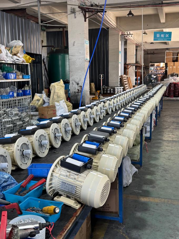 Moteur électrique asynchrone étanche 50Hz 60Hz 0,09kW 0,12CV à quatre pôles 380V 1500RPM triphasé fermé 220V CA 1