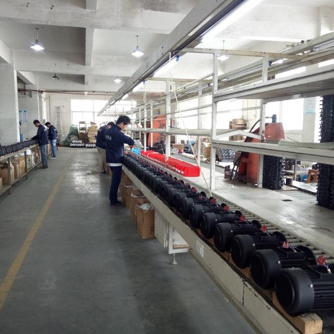 5.5KW 4HP Moteur électrique à induction triphasé Arbre mâle 380V AC Volta 50Hz imperméable à l'eau 5KW Puissance nominale pour machine à nettoyer 11